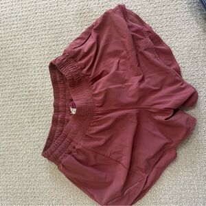 Lululemon hotty hot 4”